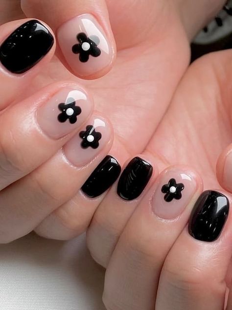 Korean fall black nails: black nails with flower accents Korean Short Nails Black, Black Easy Nails, Short Nail Art Black And White, Black Easy Nail Designs, Black And White Minimalist Nails, Gel Nail Art Designs Short, Cool Short Nails Design, Simple Nail Art Designs For Beginners Short Nails, Burgundy Nails Coffin