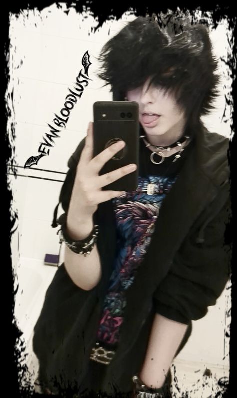 Emo Style Men 2000s, Evan Bloodlust, Emo Fits 2000s Men, Scene Boy Outfits 2000s, 2000s Emo Boy Hair, Emo Scene Hair Short Boy, Scene Boy, Evan Bloodlust Emo, Emo Boy Hair