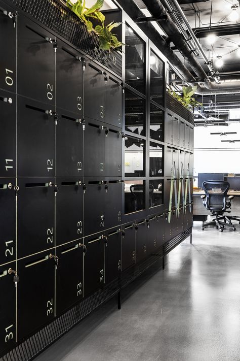 Gym Architecture, Commercial Gym Design, Industrial Lockers, Interior Design Industrial, Boutique Gym, Gym Design Interior, Locker Designs, Office Lockers, Industrial Office Design