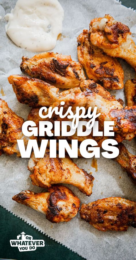 Griddle Chicken, Blackstone Chicken, Griddle Cooking Recipes, Cooking Chicken Wings, Grilled Wings, Grilled Chicken Wings, Crispy Wings, Cooking Stone, Bbq Wings