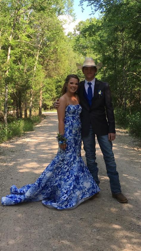 Country Hoco Outfits For Guys, Western Prom Looks For Guys, Country Homecoming Outfits For Guys, Cowboy Prom Outfit, Western Prom Couple, Country Boy Prom Outfit, Cowboy Prom Outfits For Guys, Western Prom Outfits For Guys, Country Prom Outfits