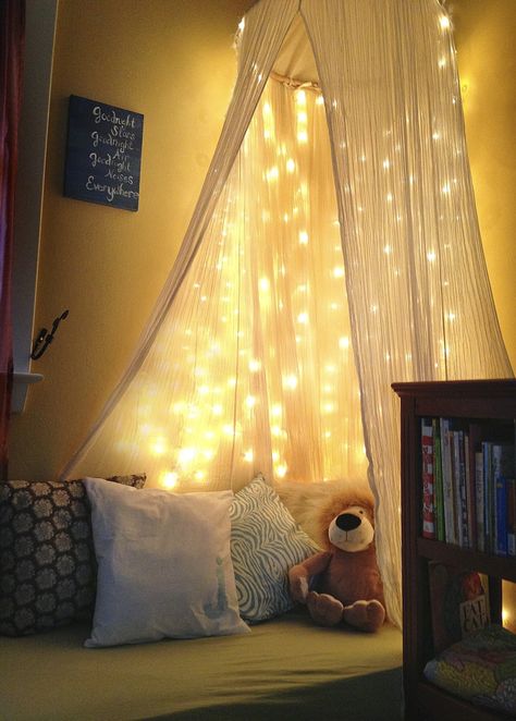 reggio reading space | DIY toddler reading nook -White christmas lights, old crib mattress ... Toddler Reading Nooks, Ideas Decorar Habitacion, Old Cribs, Make Your Own Pillow, Canopy Bed Curtains, Diy Canopy, Decor Ikea, Dekorasi Kamar Tidur, Bed Canopy