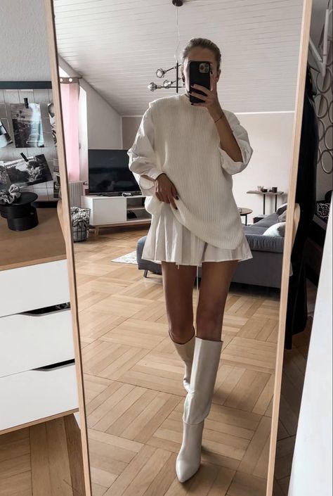 Short White Pleated Skirt Outfit, November Outfits 2023, Ruffle Outfits Women, White Skirt Outfit Fall, White Plaid Skirt Outfit, White Skirt Winter Outfit, White Skirt Outfit Winter, All White Fall Outfit, Fall Outfits With Tights