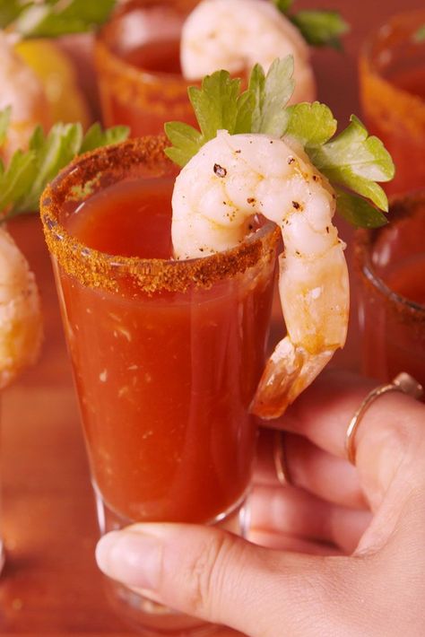 Drunken Shrimp, Cocktail Shrimp Recipes, New Year's Eve Appetizers, Cocktail Appetizers, Shrimp Appetizers, New Year's Food, Cocktail Sauce, Strawberry Salad, Shrimp Cocktail