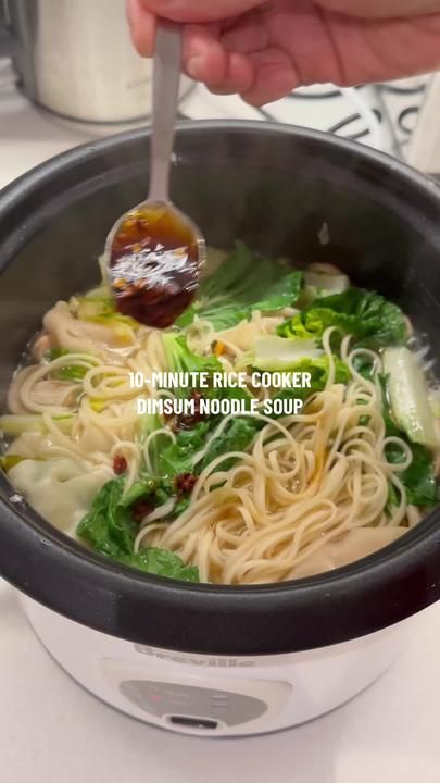 Rice Cooker Dumpling Soup, Rice Cooker Dumplings, Rice Cooker Ramen, Soup Tiktok, Ramen Noodle Recipes Soup, Dumpling Soup, Minute Rice, Rice Cooker Recipes, Ramen Noodle Soup