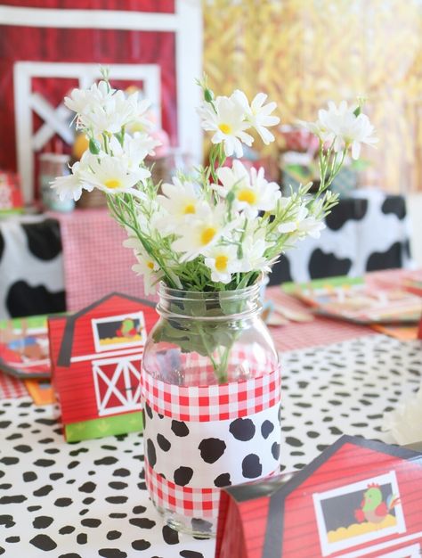 farm birthday party centerpiece ideas Farm Themed Birthday Party Table Decorations, Cow Party Table Decor, Farm Theme Centerpieces Barnyard Party, Diy Farm Themed Party Decorations, Farm Party Table Centerpiece, Farm Themed Table Decor, Cow Theme Table Decorations, Farm Animal Shower Theme, Farm Animal Centerpieces Diy