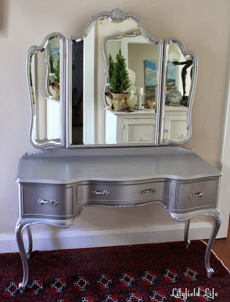 Lilyfield Life: Tips on using Metallic Paint and a Silver Painted Dressing Table Set Silver Painted Furniture, Metallic Painted Furniture, Bedroom Vanity Set, Silver Bedroom, Silver Furniture, Painted Bedroom Furniture, Decoration Restaurant, Dressing Table Set, Small Space Diy