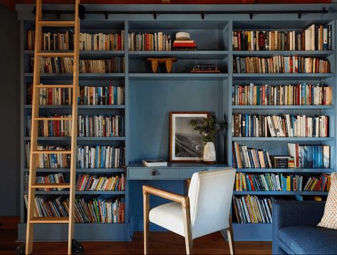 Small Home Library, Cozy Home Library, Home Library Rooms, Bookshelf Inspiration, Home Office Library, Library Ladder, Dream Library, Library Room, Library Wall