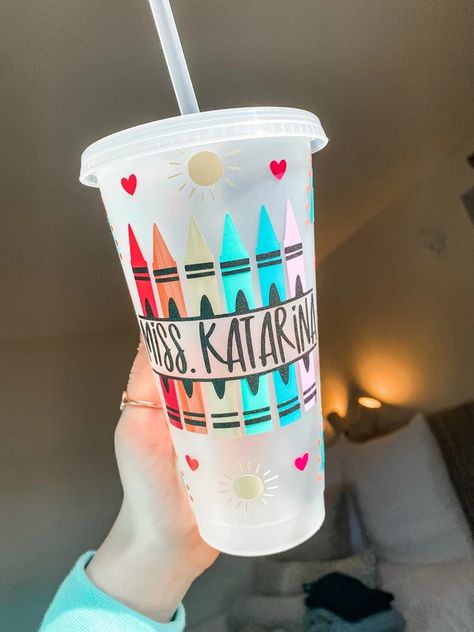 Teacher Appreciation Cup Ideas, Teacher Cricut Cup, Teacher Vinyl Cups, Handmade Teacher Gifts, Appreciation Gifts Diy, Teacher Appreciation Gifts Diy, Custom Teacher Gifts, Custom Starbucks Cup, Employee Appreciation Gifts