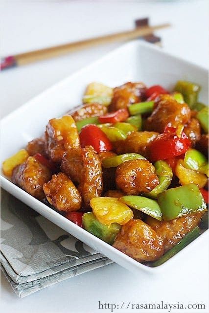 Authentic sweet and sour pork recipe that is better than your favorite Chinese restaurants.| rasamalaysia.com Sweet And Sour Pork Recipe, Sweet N Sour Pork Recipe, Cibo Asiatico, Sweet And Sour Sauce, Pork Recipe, Pork Dishes, Sweet And Sour, Asian Dishes, Sweet And Sour Pork