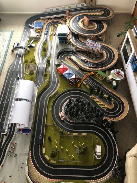 Lego City Display, Afx Slot Cars, Scalextric Track, Race Car Track, Slot Car Race Track, Dieselpunk Vehicles, Ho Slot Cars, Model Train Table, Train Miniature