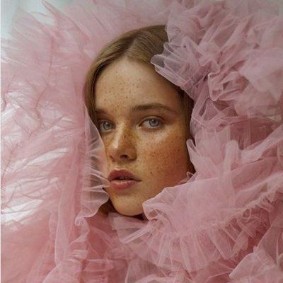 Editorial Vogue, Studio Photography Fashion, Vogue Editorial, Creative Fashion Photography, Mode Editorials, Pose Fotografi, Creative Photoshoot Ideas, Shotting Photo, Tim Walker