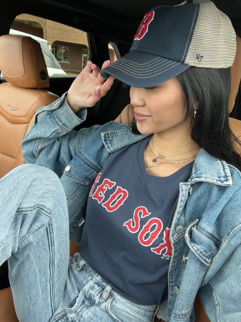 Going for a chic but sporty style for this outfit today! I am repoing Boston Red Sox and paired it with an all denim outfit Denim on denim|Denim jacket|Wide Leg Jeans|Baseball Hat|Sporty Outfit|Streetwear Boston Red Sox Outfit Woman, Red Sox Outfit, All Denim Outfit, Boston Red Sox Outfit, All Denim Outfits, Baseball Hat Outfit, Baseball Cap Outfit, Sporty Outfit, Outfit Denim