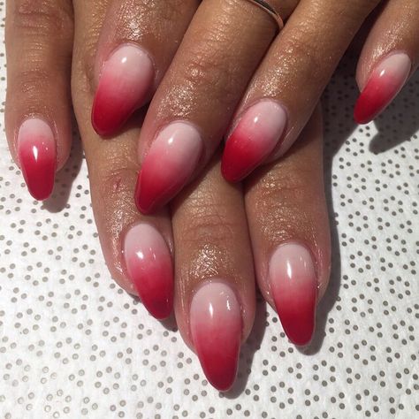 Ombré nails Red And White Ombre Nails Acrylic, Valentines Ombre Nails, Nails Design Almond Shape, Birthday Nails 21st, Trendy Birthday Nails, Nails Design Almond, Wedding Nails Almond, Red Ombre Nails, Faded Nails