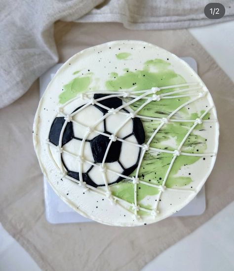 Cake For 13th Birthday Boy, Soccer Sheet Cake, Fifa Birthday Cake, Soccer Cake Ideas For Boys, Boy Cake Design, Soccer Field Cake, Soccer Cake Ideas, Men's Birthday Cake Ideas, Soccer Theme Cake