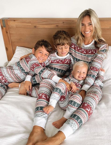 Merry Christmas Family, Matching Family Christmas Pajamas, Latest Cartoons, Family Pajama Sets, Grey Christmas, Matching Christmas Pajamas, Christmas Pajama Set, God Jul, Family Christmas Pajamas