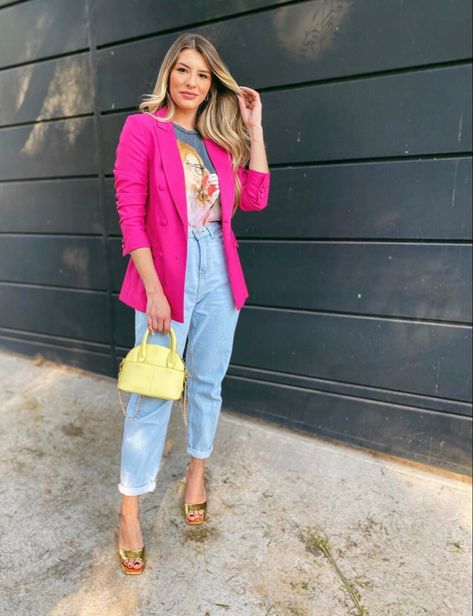 Blazer Fiusha Outfit, Outfit Blazer Rosa Fiusha, European Style Outfits, Blazer Rosa, Running Errands Outfit, Bright Colored Outfits, Blazer Pink, Pink Blazer, Looks Chic