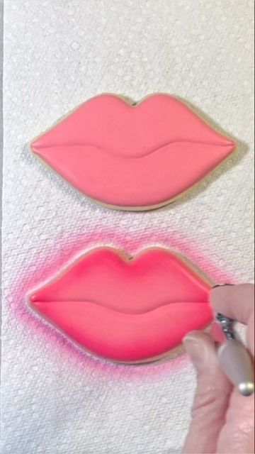 Alexis Airington 💖 Cookie Artist 🍪 Party Host and Educator 🤩 on Instagram: "INSTANT LIP FILLER 💋 for cookies that is 😘 Using an airbrush machine adds so much dimension to your cookies! This is the airbrush genie pro from @creativecookier and it’s great 🤩 if you haven’t tried an airbrush machine out yet- I highly recommend it! #royalicingartist #cookieartist #improvcookiecompany #cookieart #valentinescookies #edibleart #dfwcookies #sugarcookiesofinstagram #decoratedsugarcookies #decoratedco Lip Decorated Cookies, Air Brushed Cookies, Lips Cookies Decorated, Lip Cookies Decorated, Airbrush Cookies Ideas, Lip Cookies, Airbrushed Cookies, Airbrush Cookies, Edible Makeup