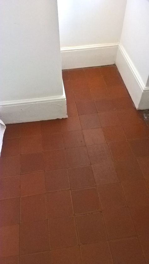 Rust Floor Tile, Red Floor Tiles, Red Tile Bathroom, Clay Tile Floor, Tiled Porch, Tiled Entrance, Sunroom Floor, Red Tile Floor, Quarry Tile Floor