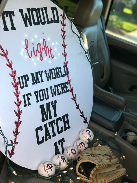 Baseball Promposal, Promposal Ideas For Him, Asking To Homecoming, Creative Prom Proposal Ideas, Cute Promposals, Prom Posters, Homecoming Signs, Cute Homecoming Proposals, Cute Prom Proposals