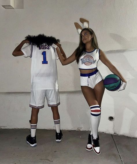 Couples Halloween Costume Ideas Cute, Matching Couple Halloween Costumes, Couple Halloween Costumes 2023, Madison Bailey And Mariah Linney, Halloween Costumes Trendy, Matching Couple Halloween, Mariah Linney, Unique Couple Halloween Costumes, Madison Bailey