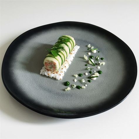 Inspired by Japanese cuisine, our deconstructed sushi roll pays tribute to precision and purity of palette. Fine Dining Starters, Food Plating Design, Deconstructed Sushi, Fancy Food Presentation, Tartare Recipe, Fine Dining Plating, Plating Design, Michelin Star Food, Sea Trout