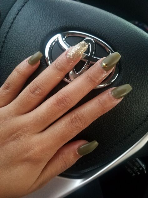 Olive Ombre Nails, Olive Green Matte Nails, Army Green Nail Designs, Olive Nail Designs, Olive Green Nail Ideas, Green Matte Nails, Nails Olive, Matte Green Nails, Olive Nails