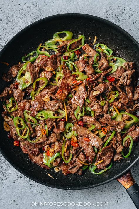 Authentic Hunan Beef (湖南小炒肉) - Omnivore's Cookbook Hunan Beef, Popular Chinese Dishes, Cooking Chinese Food, One Pot Vegetarian, Dried Chili Peppers, Chicken Slices, Dried Peppers, Asian Inspired Dishes, Stewed Potatoes