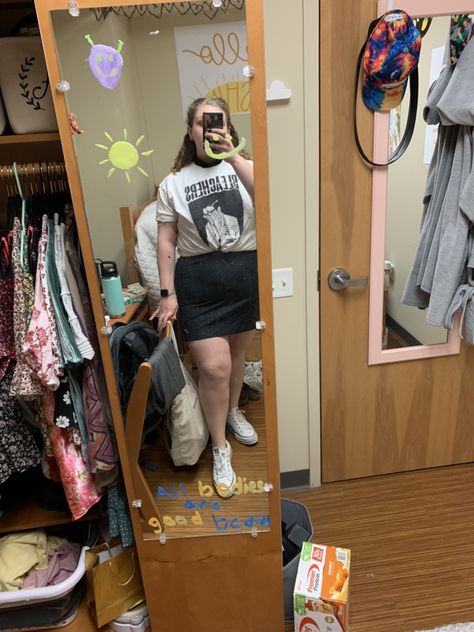 Skort Ootd, Chubby Outfits, Spring Grunge, Ootd Plus Size, Skort Outfit, Plus Size Spring, Bleachers, Ootd, Plus Size