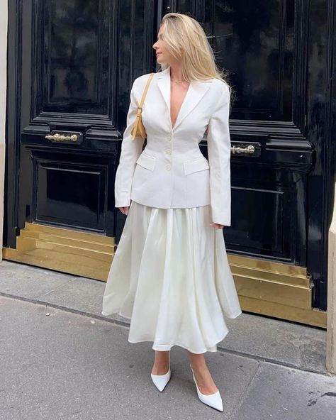 Here are some midi-skirt looks to copy: Which one is your fave? Peplum Blazer Outfit, White Midi Skirt Outfit, Rok Midi, Frill Skirt, Midi Skirt Outfit, White Midi Skirt, Peplum Blazer, White Peplum, Blazer Outfit