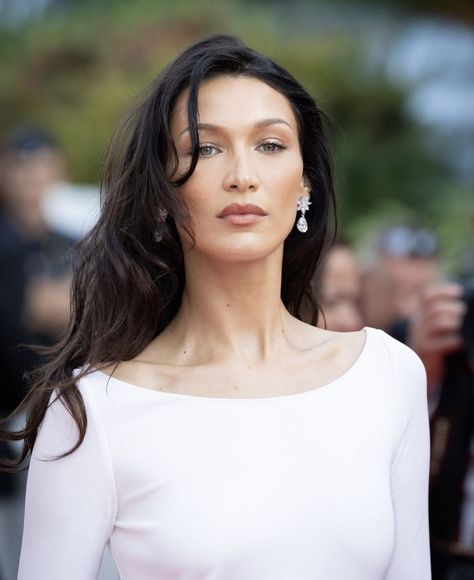 Bella Hadid Red Hair, Bella Hadid Hair, Bella Hadid Outfits, Hadid Sisters, Bella Hadid Style, Hadid Style, Haircuts For Medium Hair, Medium Hair Cuts, Soft Summer