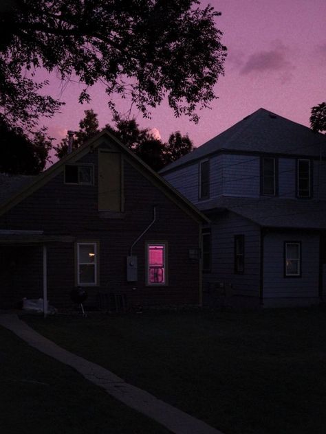 Suburbia Aesthetic Night, Suburban Neighborhood Aesthetic Night, Dark Suburban Aesthetic, Dark Suburbia, Melancholia Aesthetic, Midwest Emo, Arte Punk, Dreamcore Weirdcore, Dark Photography