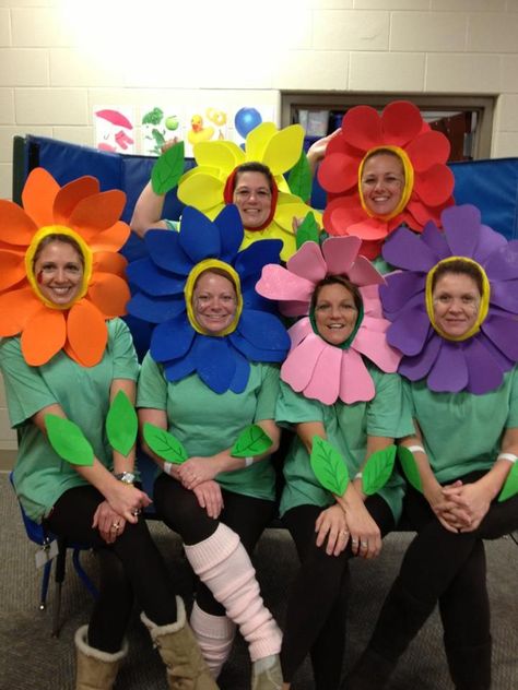 Flower Group Costume, Masky Na Masopust, Vocabulary Parade, Monsters Inc Halloween, Diy Group Halloween Costumes, Halloween Office Party, Character Halloween Costumes, Halloween Costumes For Work