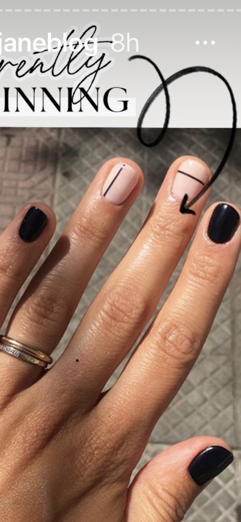 Stripe On Nails, Minimalist Nails Black Lines, Black Nails With Gold Stripe, Nails Black And Beige, Striping Tape Nails, Black And White Line Nails, Simple Line Design Nails, Black Nails With Lines, Nail Ideas With Black