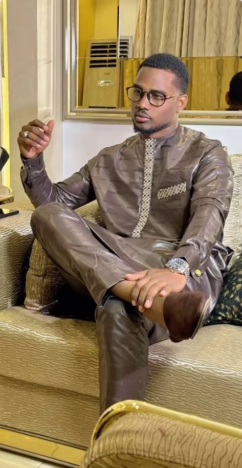 Robes Wax, African Bazin, Nigerian Men Fashion, Small Wedding, Wax, Couture, Pins