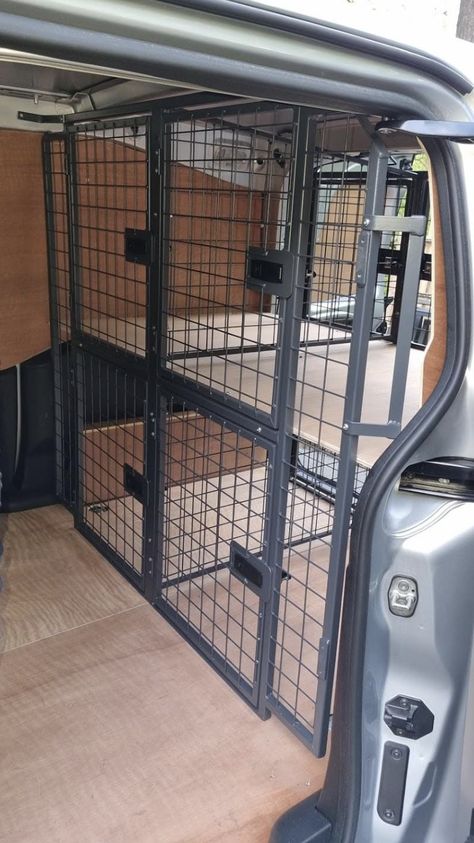 Dog Transport Van Ideas, Dog Box For Truck, Dog Van, Custom Dog Crate, Dog Boarding Kennels, Dog Transport, Dog Walking Business, Pet Transport, Dog Hotel