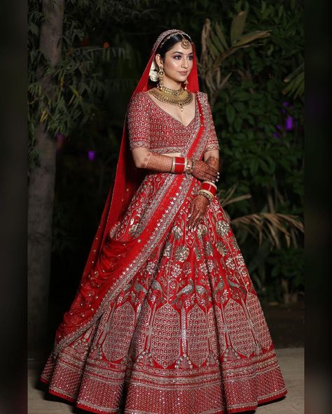 Bridal Lehenga Red Royal, Lehenga Designs 2023, Dupatta Draping, Red Bridal Lehenga, Latest Bridal Lehenga Designs, Lehenga Saree Design, Bridal Lehenga Designs, Latest Bridal Lehenga, Bridal Sarees South Indian