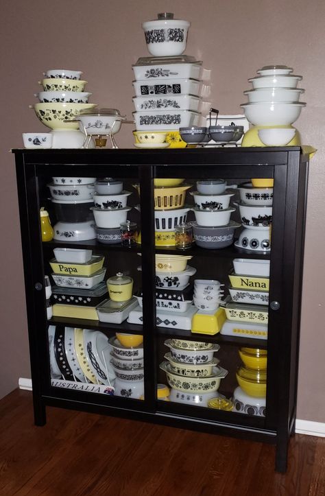 Pyrex display Pyrex Display Ideas, Small Kitchen Design With Island, Vintage Pyrex Collection, Pyrex Display, Pyrex Glassware, Small Kitchen Design, Vintage Pyrex Bowls, Pyrex Collection, Vintage Kitchens