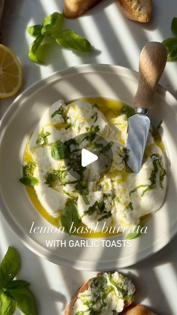 @healthymealtoday on Instagram: "Lemon Basil Burrata w Garlic Toasts 🍋  (via: @fettysfoodblog)  Your weekend is begging to finish off with this lemon basil infused burrata with crunchy garlic toast. 🍋🌱  Ingredients: 8 oz burrata cheese 3 tablespoons olive oil divided 1 tablespoon fresh basil sliced 1 lemon, zested and squeezed 1 baguette,sliced 1 clove garlic, halved  #burrata #appetizer #burratacheese #burrataappetizer" Garlic Toasts, Burrata Appetizer, Crunchy Garlic, Garlic Toast, Mediterranean Diet Plan, Burrata Cheese, Lemon Basil, Sliced Baguette, Recipes Vegan