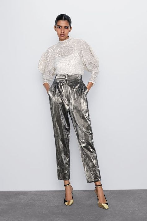 Metallic Trousers, Silver Outfits, Silver Pants, Metallic Pants, Mode Inspiration, High Waisted Trousers, Party Dresses For Women, Pants Outfit, Colorful Fashion