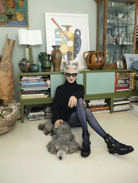 Linda Rodin Style, Linda Rodin, Grey White Hair, Older Women Fashion, Style Muse, Organic Chicken, Opening A Boutique, Old Dogs, Beauty Icons