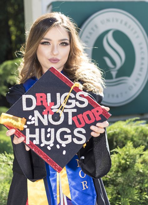 Grad! #pharmacy #pharmacyschool #cap #bachelors #drugs #drugsnothugs Pharmacy Tech Cap Ideas, Graduation Pharmacy, College Graduation Nails, Graduation Shoot Ideas, Pharmacy School Graduation, Future Pharmacist, Pharmacy Graduation, Graduation Hats, College Grad Cap Ideas