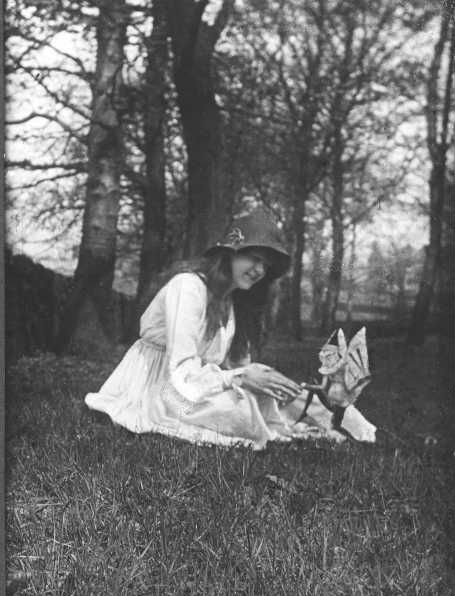 The Cottingley Fairies - When Sir Arthur Conan Doyle became convinced in the supernatural - The Vintage News Cottingley Fairies, Fairies Exist, Fred Herzog, Herbert List, Mary Ellen Mark, Lee Friedlander, Karl Blossfeldt, Real Fairies, Fairies Photos