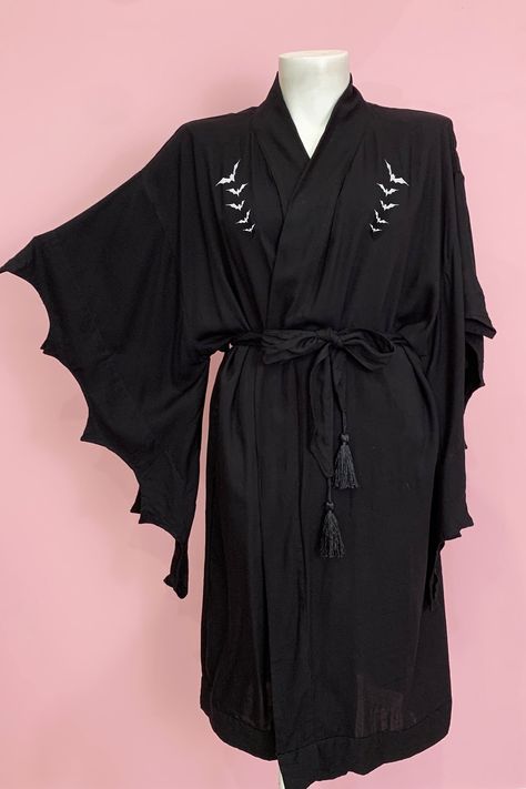 Nightfall Black Bat Vintage Robe Curvy - Etsy Fluffy Robe Aesthetic, Goth Pajamas Aesthetic, Gothic Pyjamas, Gothic Pjs, Witch Clothes, Scalloped Sleeves, Womens Pajama, Black Bat, Vintage Gowns