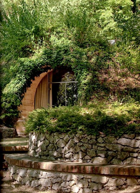 Hobbit Garden, Green Cabin, Earth Sheltered Homes, Sheltered Housing, Earthship Home, Earth Sheltered, Underground Homes, Eco Lodge, Dome House