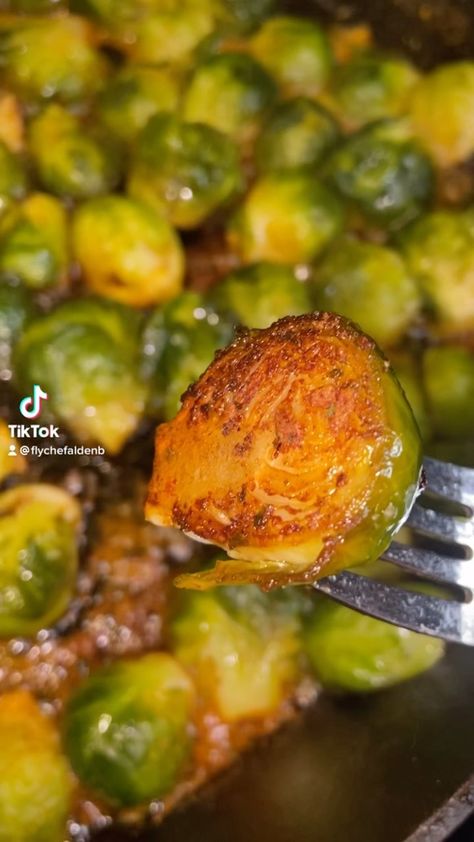 flychefaldenb on Instagram: Grilled Brussel Sprouts 🔥🔥 • • • 🍴 #food #foodofinstagram #foodie #toptags #instafood #yummy #sharefood #instaeat #foodstagram #heresmyfood… Chickpea Brussel Sprout, Roast Chickpeas, Grilled Brussel Sprouts, Veg Bowl, Carrots Broccoli, Cook Quinoa, Quick Lunch Recipes, Ranch Mix, Lunch Recipe