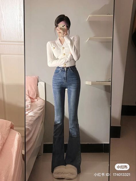 Korean Flared Jeans Outfit, Korean Flare Pants Outfit, Flared Jeans Aesthetic, Flare Pants Outfit Classy, Flared Jeans Korean, Flared Jeans Outfit Aesthetic, Bootcut Pants Outfit, Flair Jeans Outfit, Flare Jean Outfit