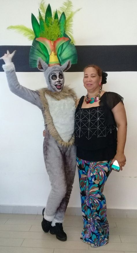 King Julian Madagascar Costume, King Julian Costume, King Julien Costume, Madagascar Musical, Madagascar Costumes, King Julian Madagascar, Julian Madagascar, Russel Up, King Julian