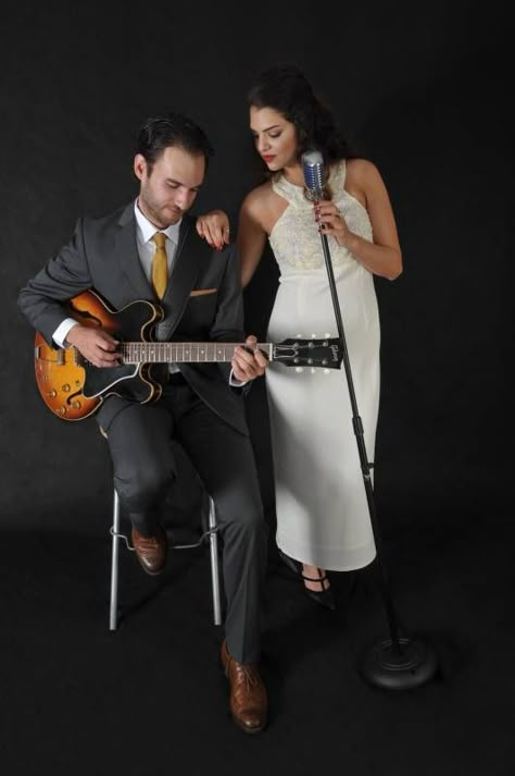 Musician Couple Photography, Duet Photoshoot, Music Duo Photoshoot, Duo Photoshoot Ideas, Poster Poses, Musician Photoshoot, Couple Music, Music Photoshoot, Duo Band