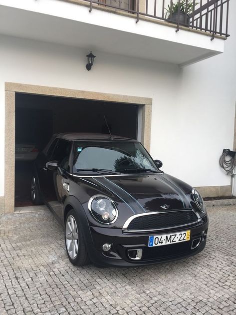 Mini Cooper Aesthetic, Mini Cooper Cabrio, Black Mini Cooper, Mini Cooper Custom, Car Vibes, Mini Cabrio, Mini Morris, Mini Copper, Mini Countryman